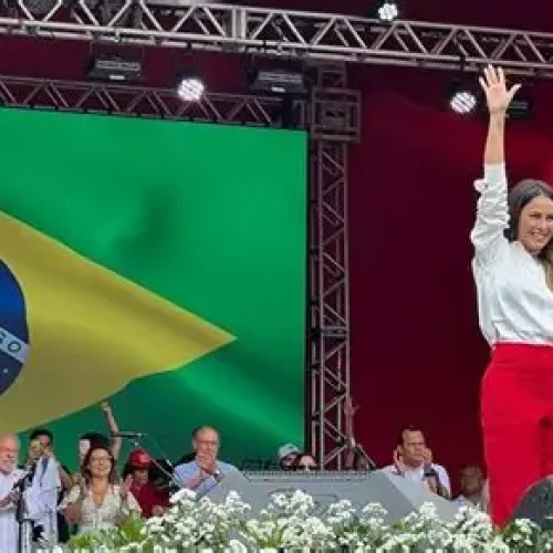 Alinne Rosa vai homenagear Lula no Carnaval de Salvador