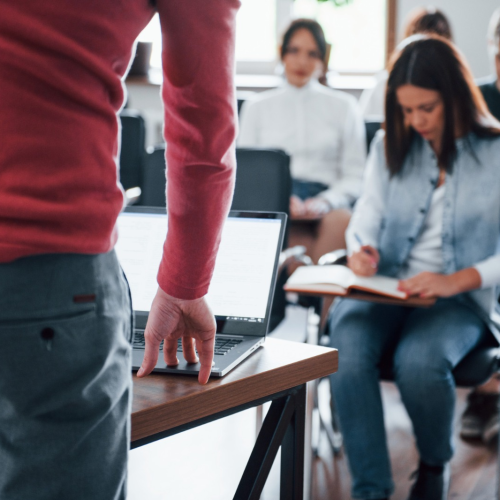 Entenda as diferenças entre cursos profissionalizantes e técnicos de nível médio