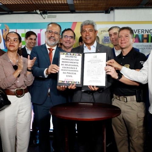 Governador assina decreto para promoção de policiais civis da Bahia