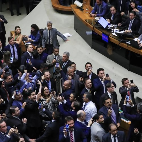 Câmara dos deputados derruba MP da taxação