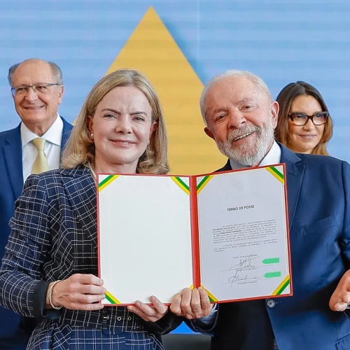 Gleisi Hoffmann anuncia reorganização da base aliada após derrota do governo