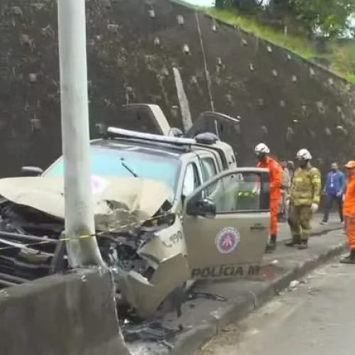 Grave acidente com viatura da PM fere três policiais em Salvador