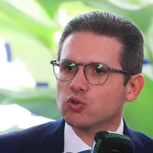 Motta pauta PEC que dificulta denúncias criminais contra parlamentares