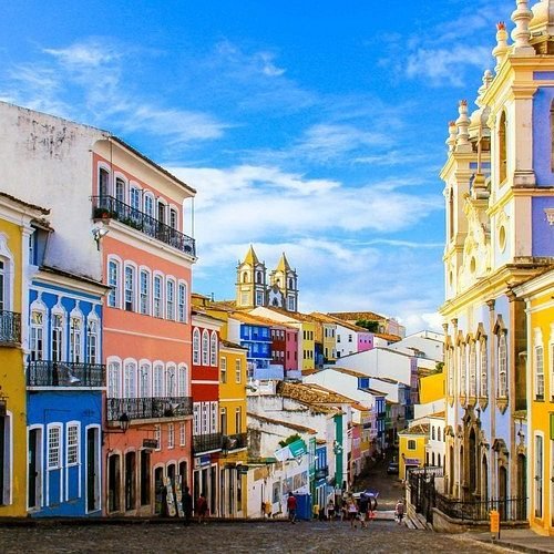 Agenda cultural no Pelourinho reúne reggae, samba, caruru e aulão de dança
