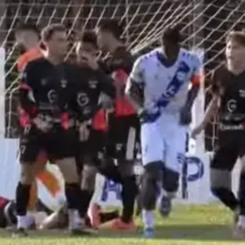 Jogador vítima de racismo leva punição maior que agressor no Paraná